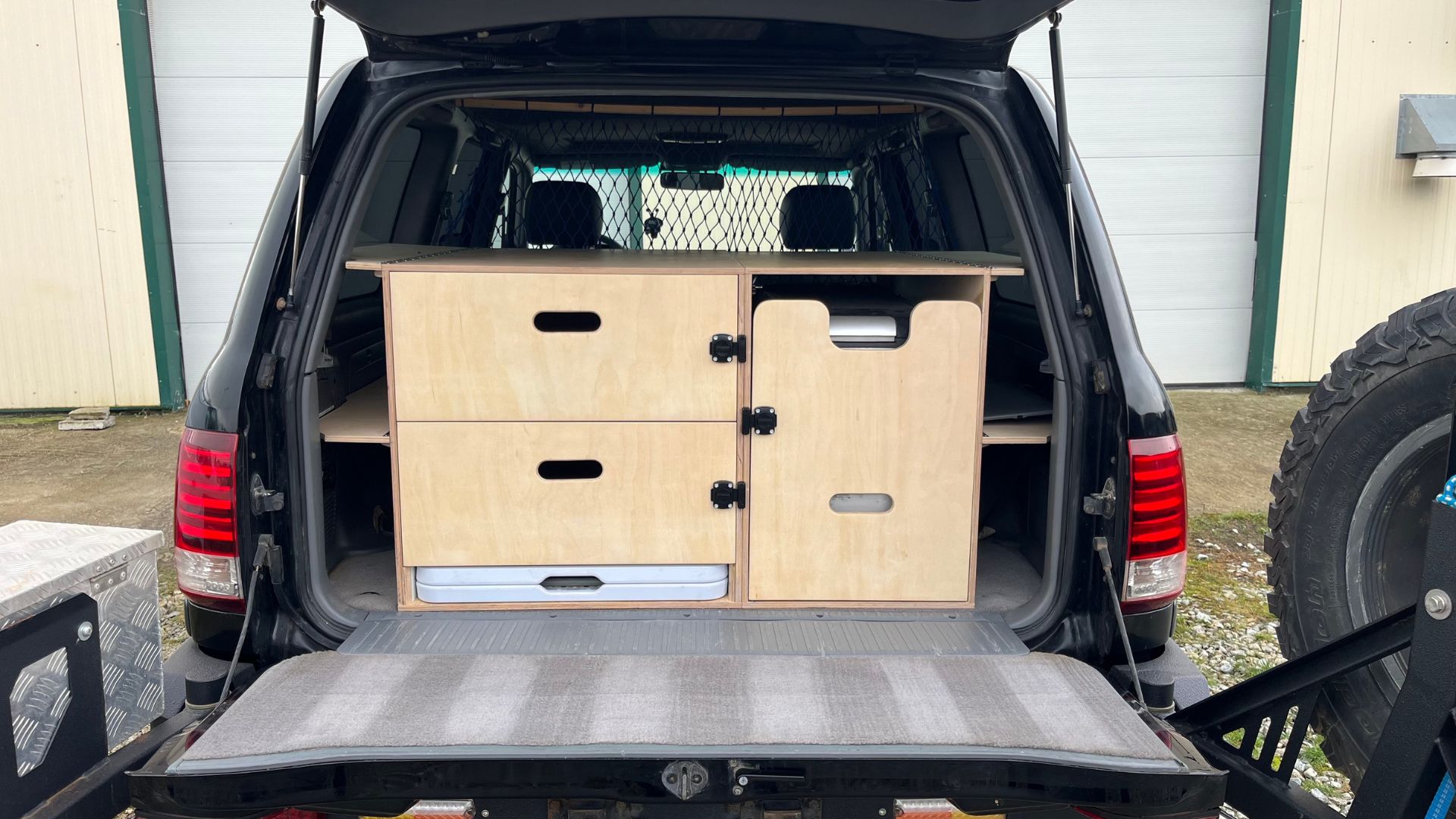 aménagement intérieur Toyota Land Cruiser à Vannes, réalisé par Utilivan 56